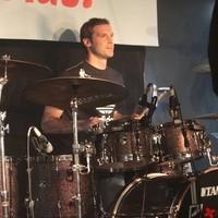 Petr Cech plays the drums with Czech rock band 'Eddie Stoilow' - Photos | Picture 98790